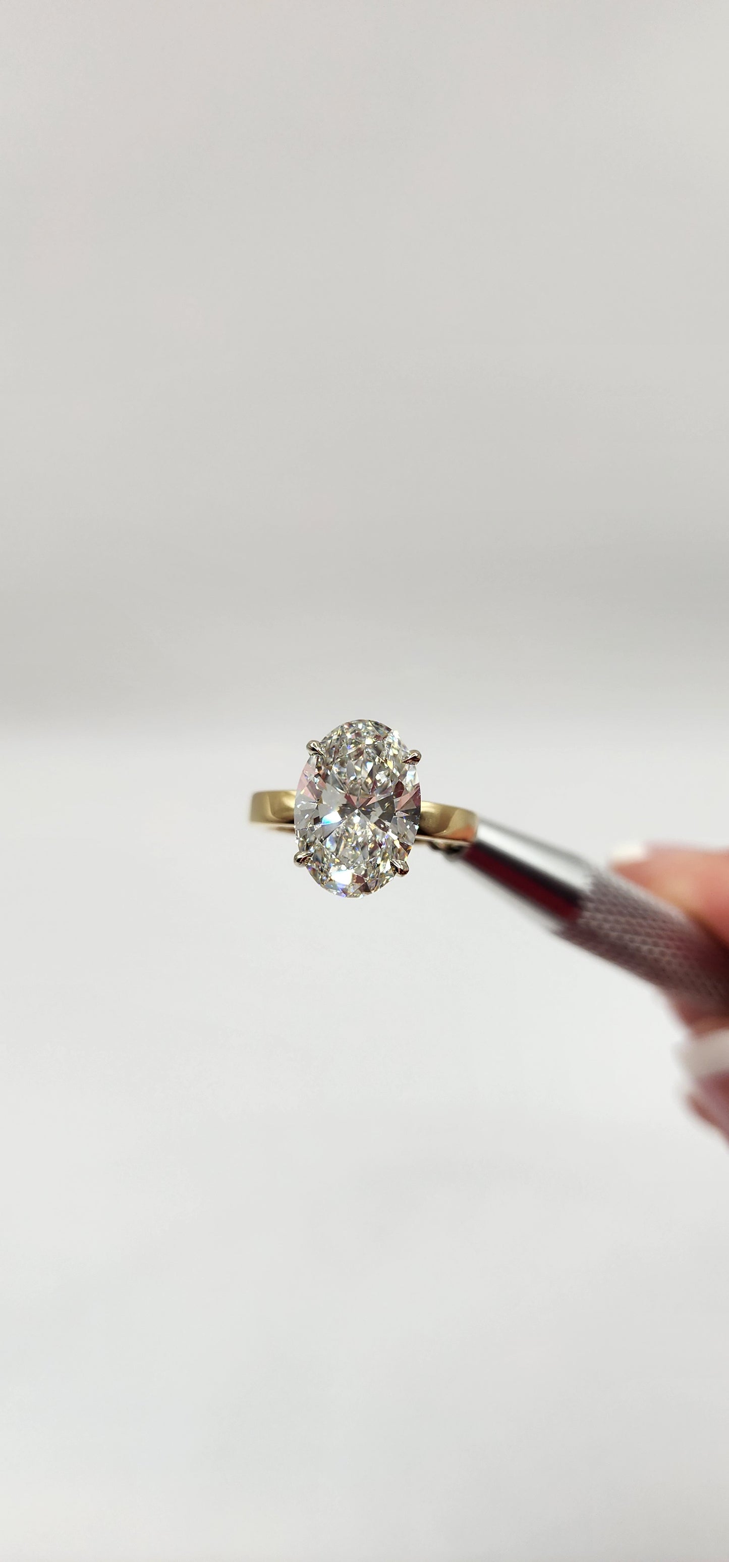 "The Carolyn" 5 Carat Oval, G VVS2 Lab Grown Diamond in 14k Gold 3mm Cigar Band Solitaire