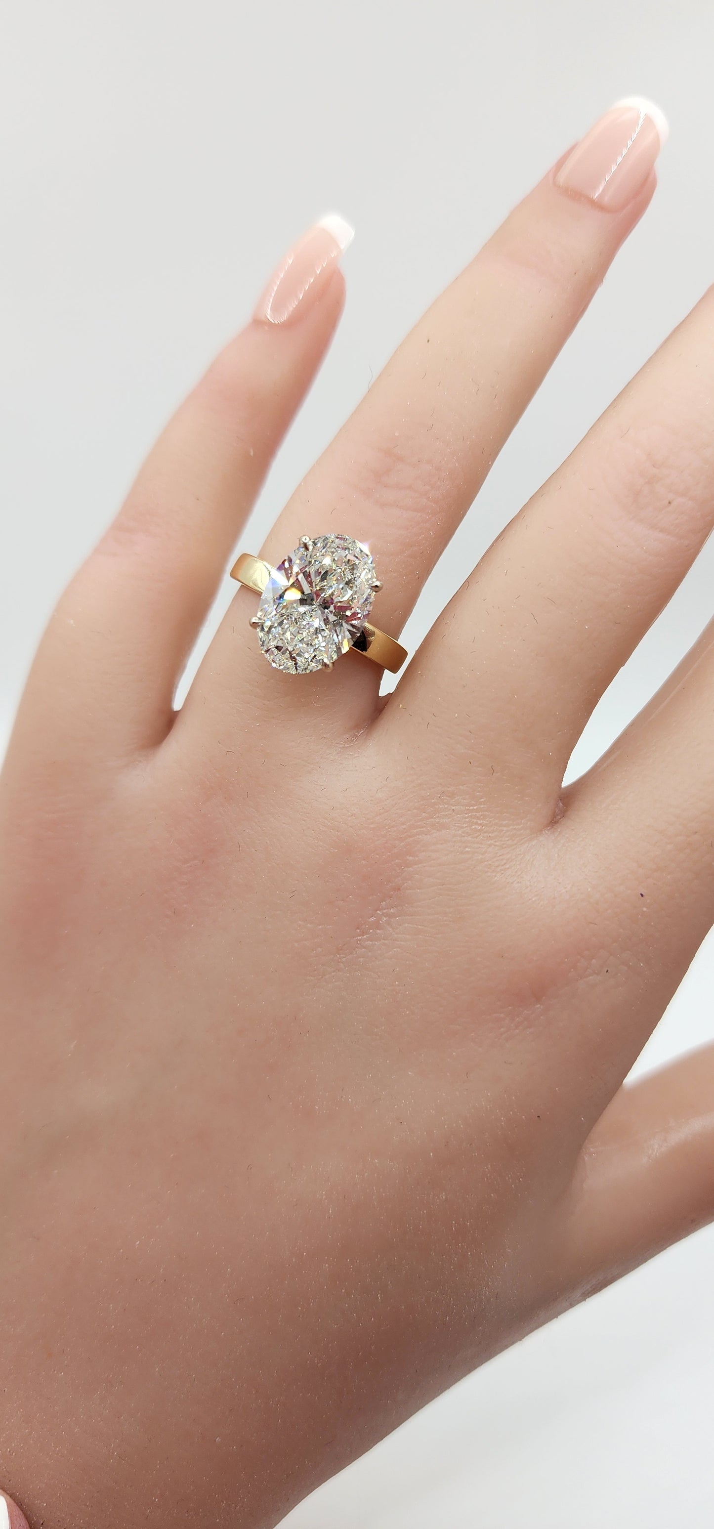 "The Carolyn" 5 Carat Oval, G VVS2 Lab Grown Diamond in 14k Gold 3mm Cigar Band Solitaire