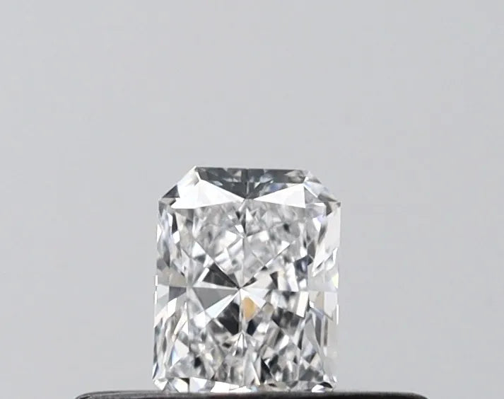 0.21ct Radiant Lab Grown Diamond (Colour D, Clarity VVS2, IGI Certified)