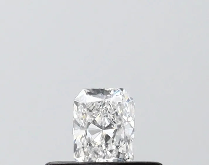 0.23ct Radiant Lab Grown Diamond (Colour D, Clarity VVS1, IGI Certified)