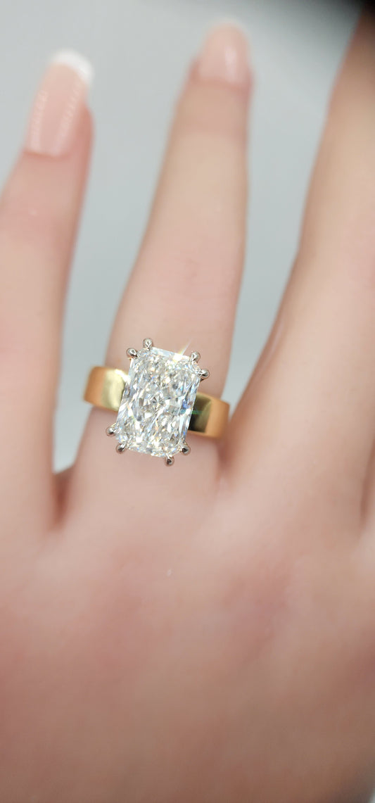 "The Kim" 4.5 Radiant Cut F, VS1 on 14K Yellow Gold 5.5 mm Cigar Band, with 14K White Gold Double-Claw Prongs, IGI Certified Lab Grown Diamond