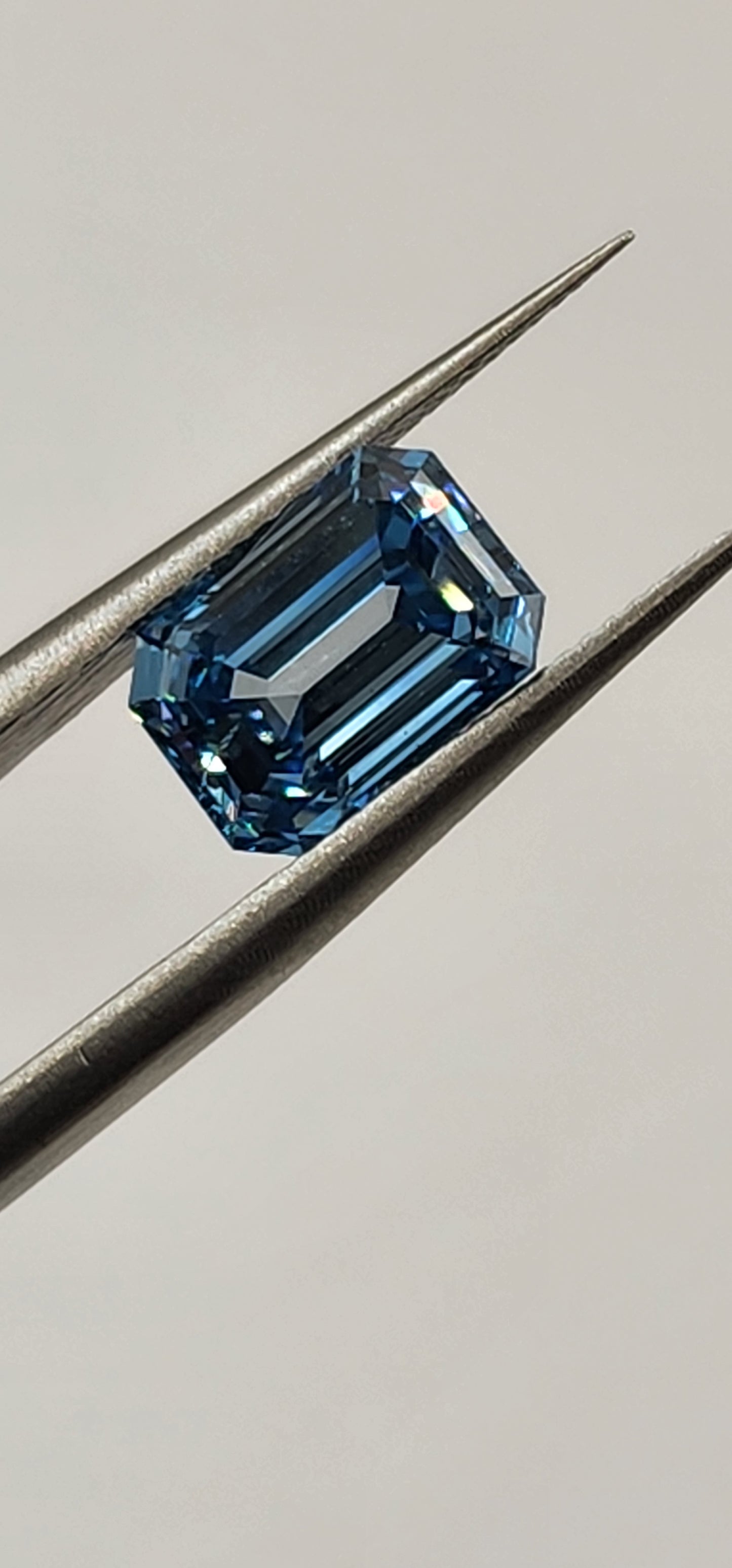 3.04 Carat Emerald Cut Lab Grown Diamond, FANCY VIVID BLUE, SI1 Clarity IGI Certified