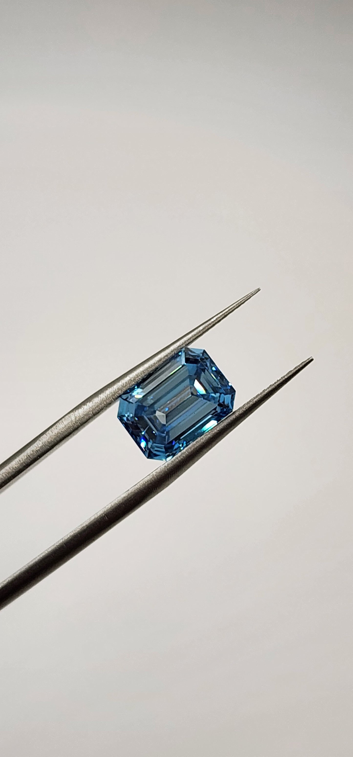 3.04 Carat Emerald Cut Lab Grown Diamond, FANCY VIVID BLUE, SI1 Clarity IGI Certified