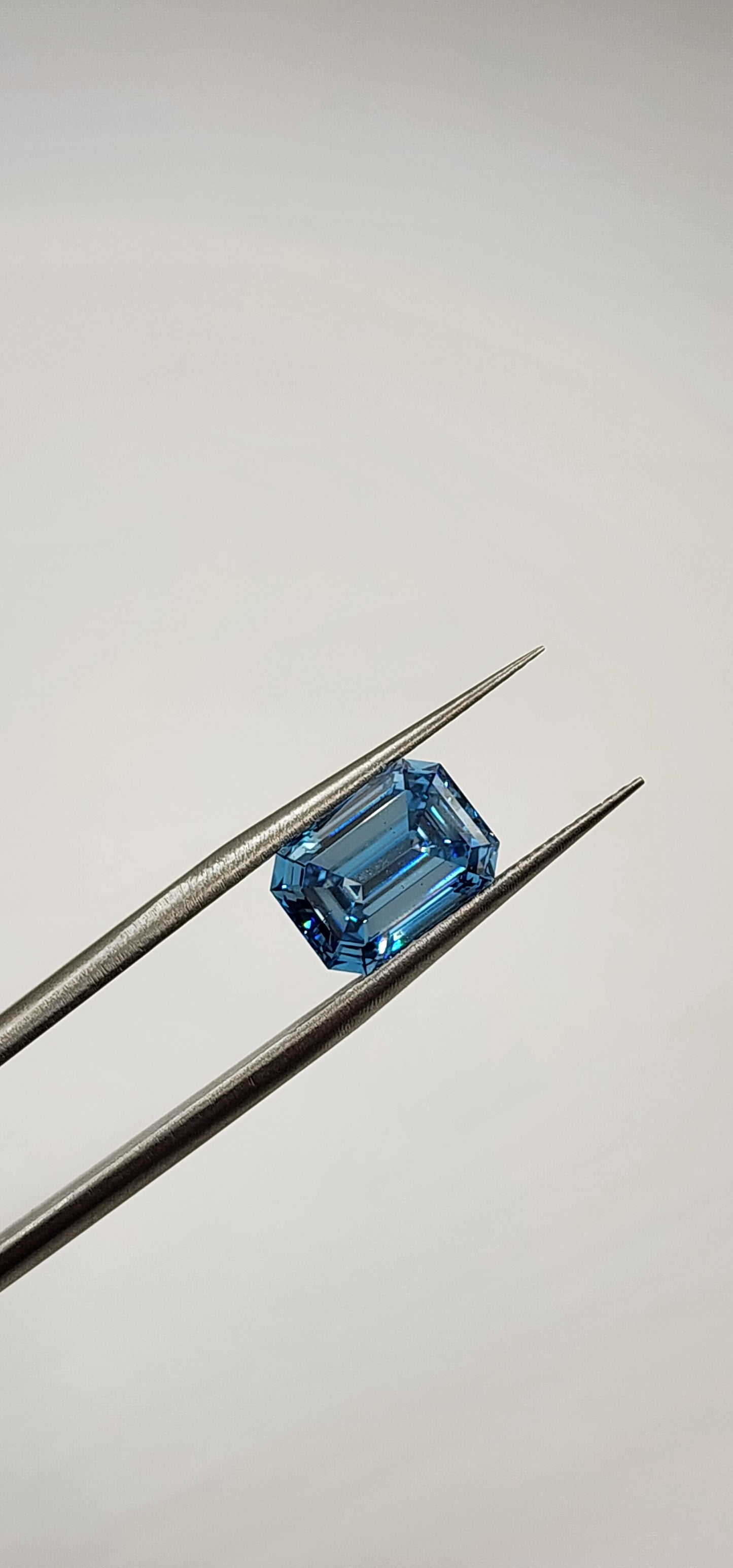 3.04 Carat Emerald Cut Lab Grown Diamond, FANCY VIVID BLUE, SI1 Clarity IGI Certified