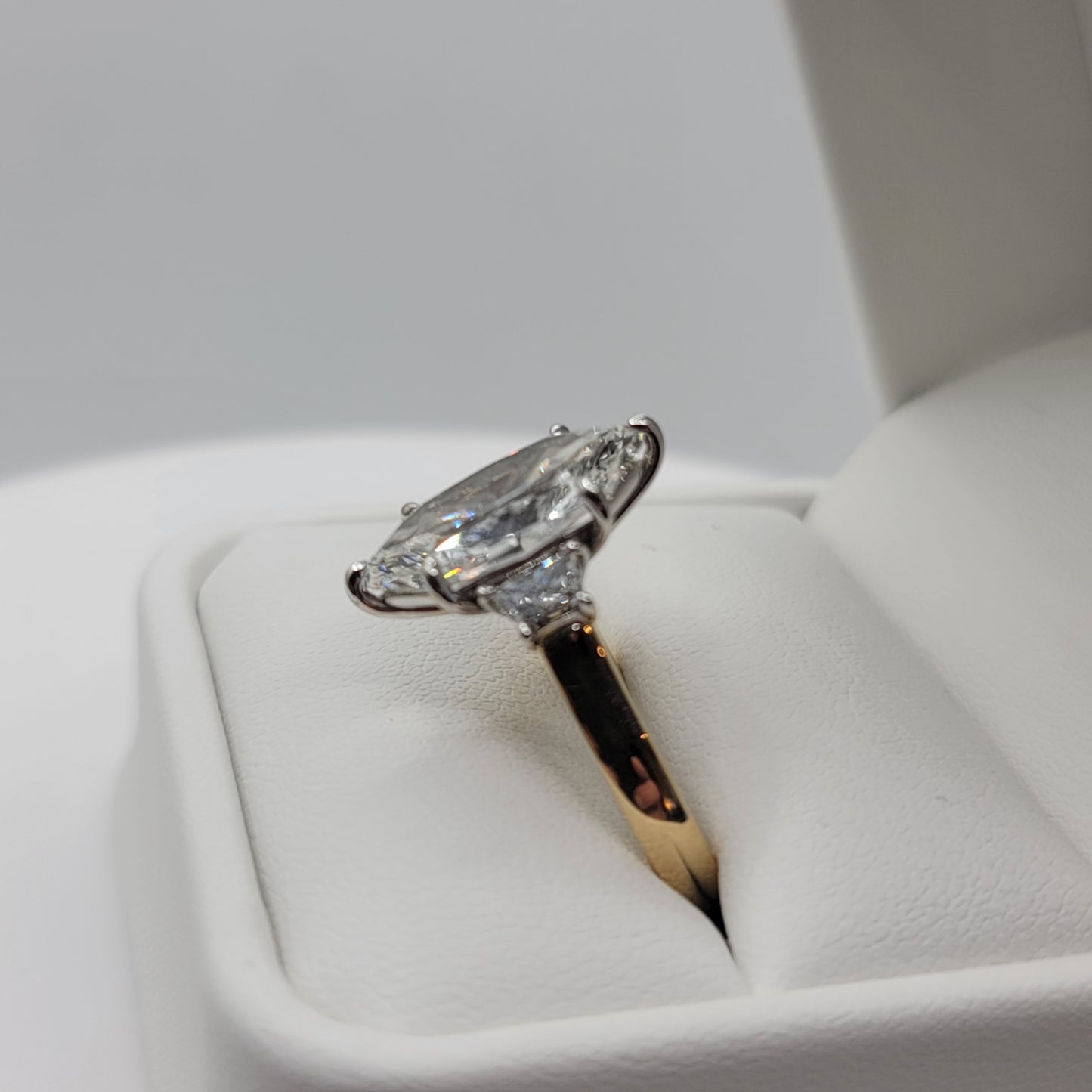 Side profile of dutch marquise ring