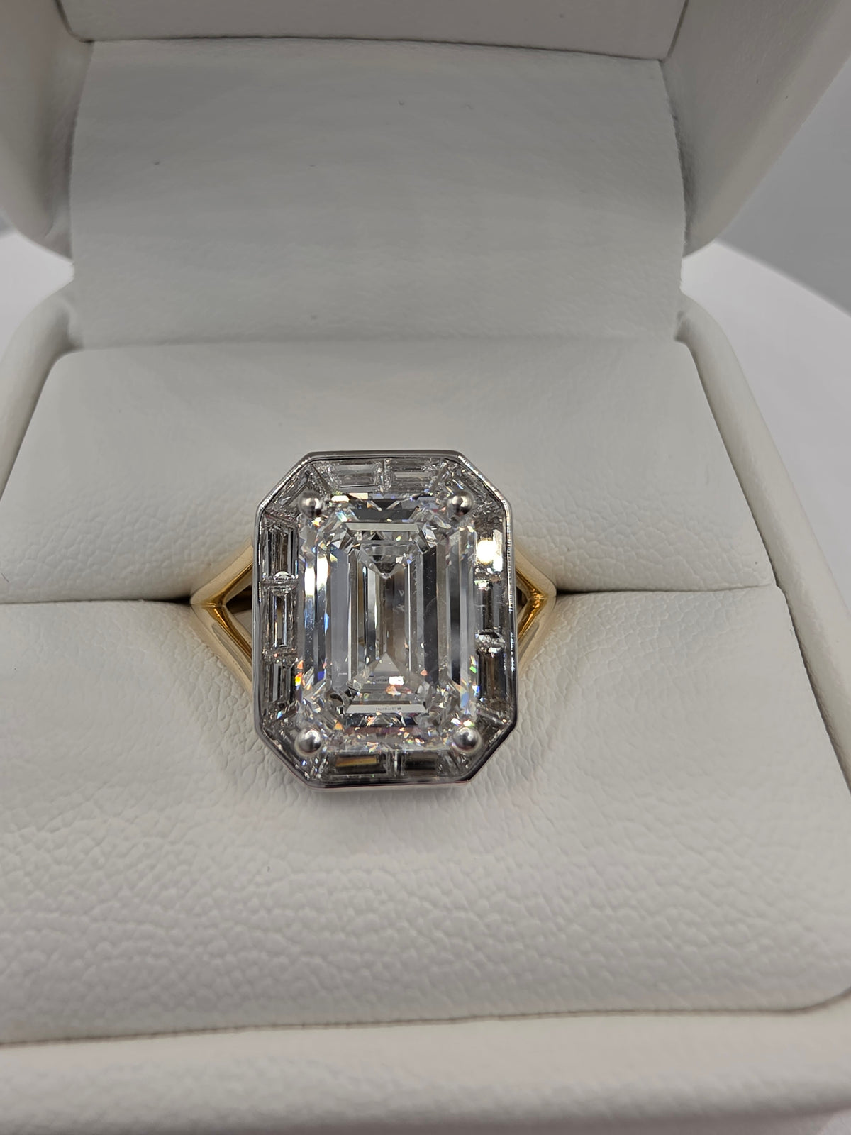 4 Carat Emerald D/VS1 IGI Certified Lab Diamond w/Bagette Halo in 2-tone Split Shank Setting, Siz 7.25