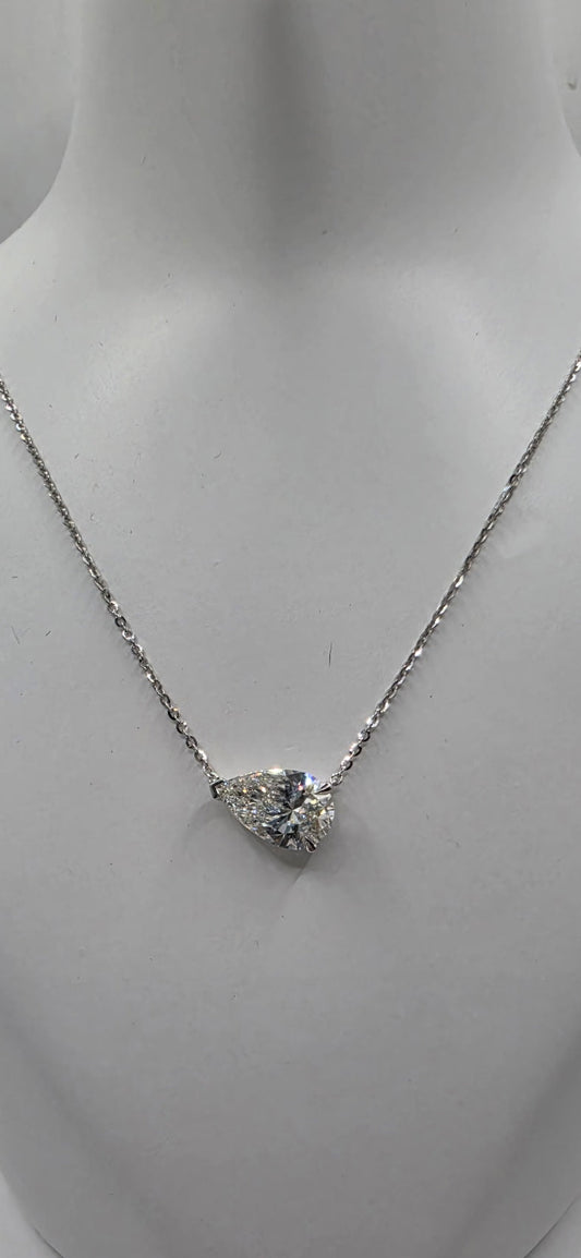 Pear shaped lab grown diamond necklase pendant 