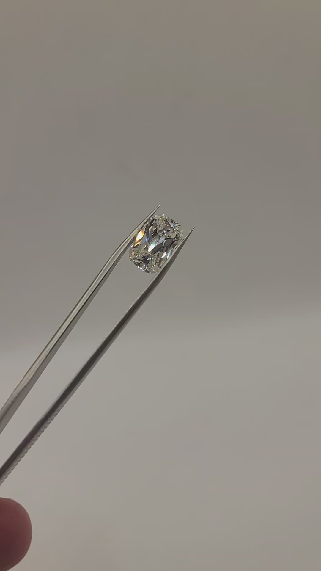 Video of lab diamond held in tweezers. 