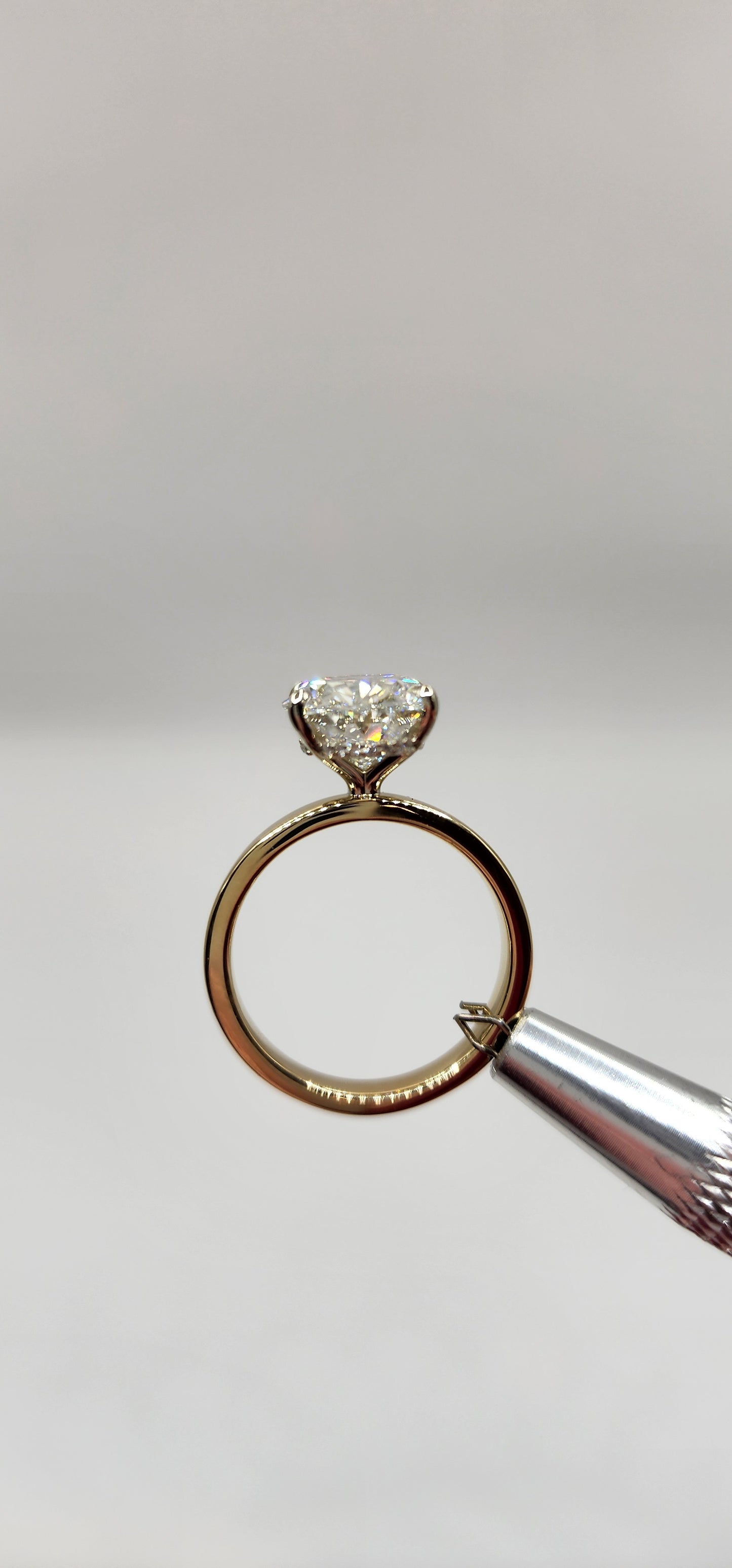 "The Carolyn" 5 Carat Oval, G VVS2 Lab Grown Diamond in 14k Gold 3mm Cigar Band Solitaire