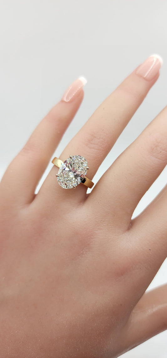 "The Carolyn" 5 Carat Oval, G VVS2 Lab Grown Diamond in 14k Gold 3mm Cigar Band Solitaire